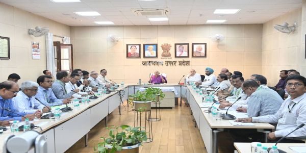 राज्यपाल ने किया आचार्य नरेंद्र देव कृषि एवं प्रौद्योगिकी विश्वविद्यालय की समीक्षा