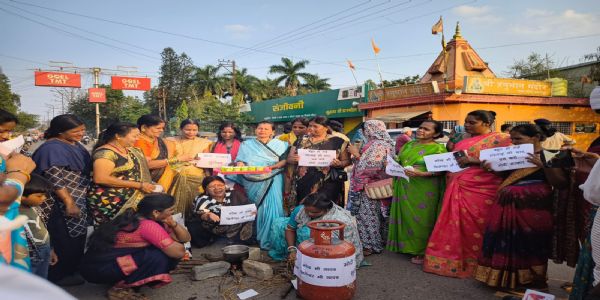 बढ़ती मंहगाई भाजपा सरकार की आर्थिक कुप्रबंधन, जनविरोधी नीतियों का प्रमाण : लता निषाद