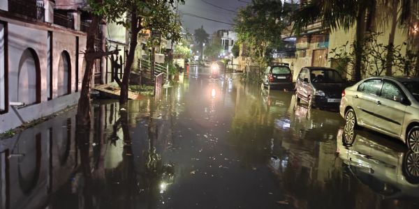 पीतलनगरी में हुई बैमोसम बारिश ने बदला मौसम का मिजाज, अप्रैल में ठंड का एहसास