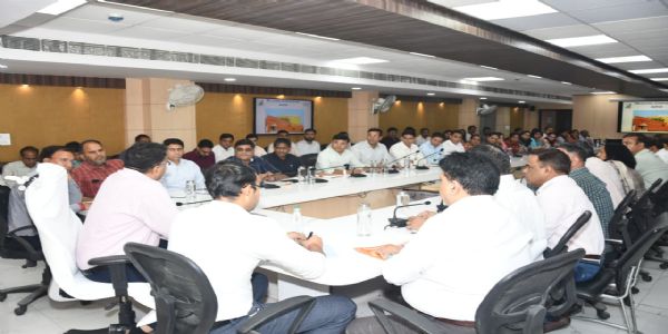 जनगणना 2027 काे लेकर निगम आयुक्त ने ली बैठक