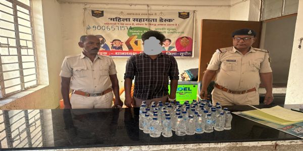 पिपरा के बेलोखड़ा से 70 बोतल सोफी शराब के साथ एक युवक गिरफ्तार,बाइक जब्त