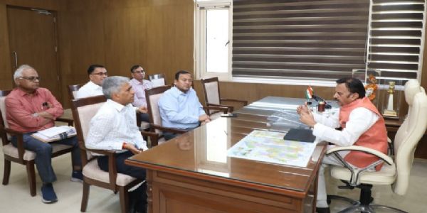 मप्रः उप मुख्यमंत्री शुक्ल ने की रीवा जिले में पुनर्घनत्वीकरण योजना के कार्यों की समीक्षा