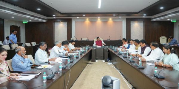 मुख्यमंत्री की अध्यक्षता में मंत्री-मंडलीय समिति की बैठक