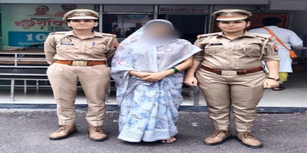 पत्नी ने प्रेमी संग मिलकर की राजमिस्त्री की हत्या, महिला गिरफ्तार