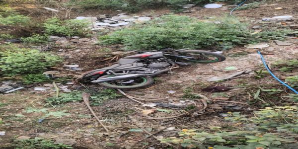 बाइक अनियंत्रित होकर पुल के नीचे गिरी, एक की मौत