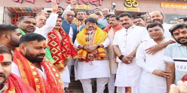 माँ शारदा शक्तिपीठ पहुंचे मंत्री कैलाश विजयवर्गीय, प्रदेश की सुख-समृद्धि की कामना