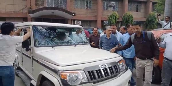 20 हजार की रिश्वत लेते हुए डीपीआरओ को बरेली विजिलेंस टीम ने पकड़ा