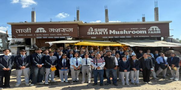 शैक्षणिक भ्रमण के तहत छात्रों ने जानी मशरूम उत्पादन की बारीकियां