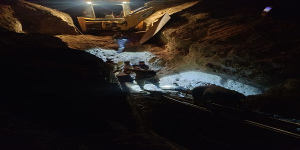 गैस पाइपलाइन वेल्डिंग के दौरान मिट्टी धंसने से दो मजदूरों की मौत