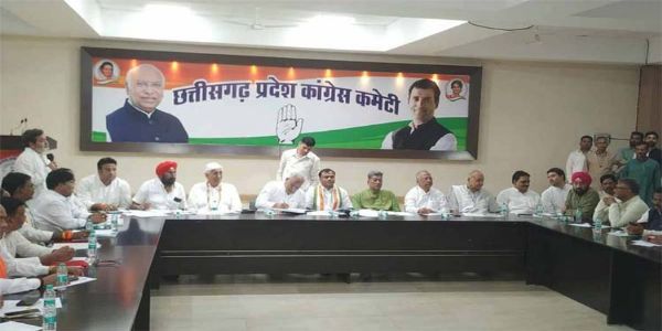 कांग्रेस की बैठक में जिला कार्यकारिणी व बूथ कमेटी गठन 15 अप्रैल तक करने के निर्देश