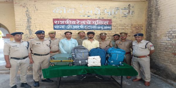 दिल्ली से बिहार जा रहे शराब तस्कर काे जीआरपी ने किया गिरफ्तार