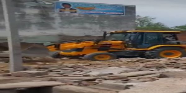 तालाब की जमीन पर 