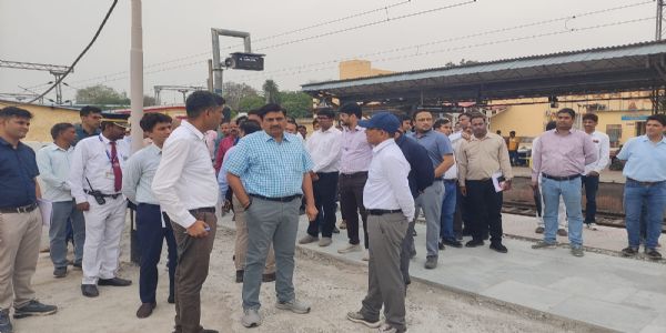 चुनार जंक्शन का महाप्रबंधक ने किया निरीक्षण, खामियों पर लगाई फटकार