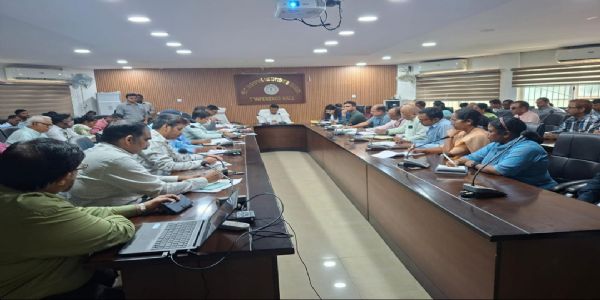 निजी विद्यालयों की फीस पर सख्ती, शिकायत निवारण के लिए बनेगी समिति