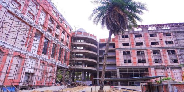 निर्माणाधीन नगर निगम भवन का महापौर ने किया निरीक्षण, फिनिशिंग कार्य पूरा करने के दिए निर्देश