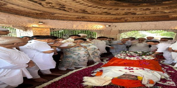 वीरेंद्र सचदेवा के पिता श्याम लाल सचदेवा का निधन, निगमबोध घाट पर हुआ अंतिम संस्कार