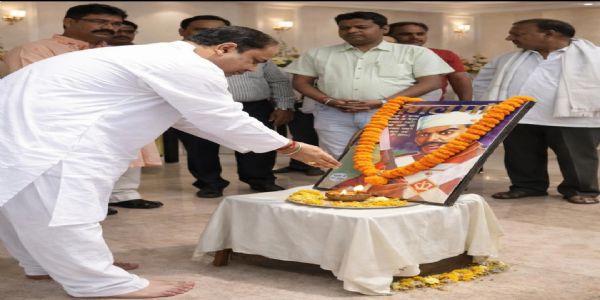 मंगल पांडेय के अंग्रेजी हुकूमत के खिलाफ जलाई चिंगारी से मिली आजादी : डॉ पवन