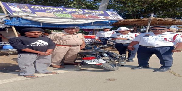 फतेहाबाद : ट्रैफिक पुलिस ने मॉडिफाइड साइलेंसर मोटरसाइकिल को किया जब्त