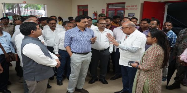 सचिव ने किया शेख भिखारी मेडिकल कॉलेज और अस्पताल का निरीक्षण