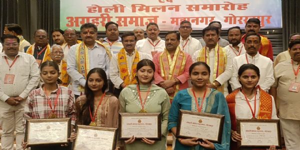 अग्रहरि समाज ने मेधावी छात्रों का किया सम्मानित