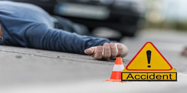 तेज रफ्तार अज्ञात वाहन की चपेट में आने ऑटो रिक्शा चालक की मौत