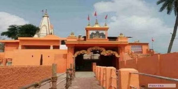 काली माता मंदिर में महंतो के बीच विवाद की जांच करने पहुंचीं 25 सदस्यीय टीम