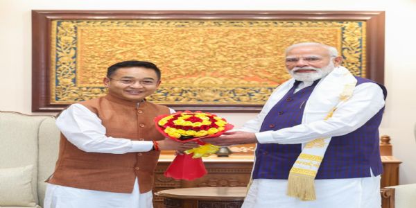 सिक्किम के मुख्यमंत्री प्रेम सिंह तमांग ने बुधवार को प्रधानमंत्री नरेन्द्र मोदी से मुलाकात की सिक्किम के मुख्यमंत्री प्रेम सिंह तमांग ने बुधवार को प्रधानमंत्री नरेन्द्र मोदी से मुलाकात की