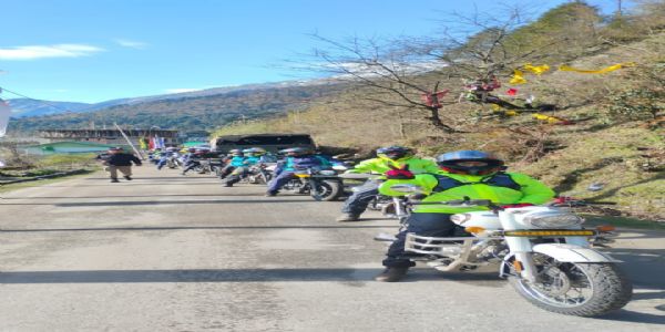 लाचेनबाट पर्यटकहरूको निकासी शुरु लाचेनबाट पर्यटकहरूको निकासी शुरु