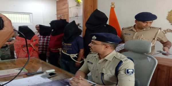 प्रेस कांफ्रेंस करते आरक्षी अधीक्षक शुभम आर्य प्रेस कांफ्रेंस करते आरक्षी अधीक्षक शुभम आर्य