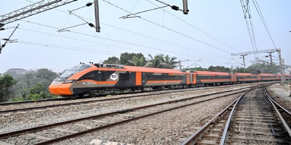 अतिरिक्त भीड़ को कम करने के लिए पूसीरे ने शुरू की अतिरिक्त स्पेशल ट्रेनें