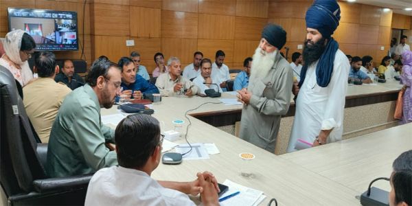 नारनौलः मुख्यमंत्री ने समाधान शिविर में सुनी जनता की फरियाद, तुरंत कार्रवाई के निर्देश