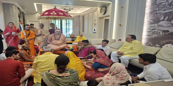 दुनिया में बढ़ती अशांति का मूल कारण नैतिक मूल्यों की अनदेखी: अविमुक्तेश्वरानंद