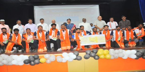 खेलाें से मिलती है अनुशासन, समर्पण और टीम भावना की सीख : गिरीश चन्द्र यादव