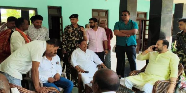 क्षेत्र भ्रमण के दौरान वीरपुर पहुंचे विधायक, सुनी लोगों की समस्याएं