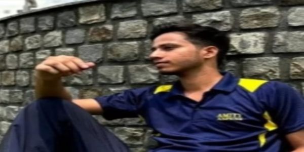 छात्र की गड्ढे मे डूबकर हुई मौत का मामला: तीन डॉक्टरों के पैनल से करवाया गया पोस्टमार्टम, मां ने जताई हत्या के आशंका