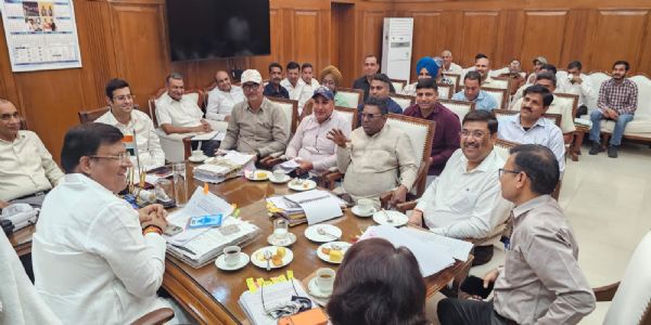 हरियाणा में जारी रहेगी फायर ब्रिगेड कर्मियों की हड़ताल,बैठक बेनतीजा