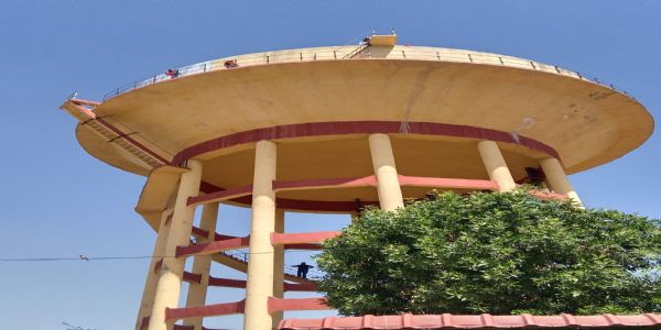 पानी की किल्लत : महिलाएं चढ़ी पानी के टैंक पर, समझाइश के बाद उतरीं