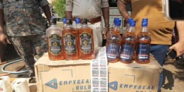 अवैध शराब की मिनी फैक्ट्री का भंडाफोड़, भारी मात्रा में सामग्री जब्त