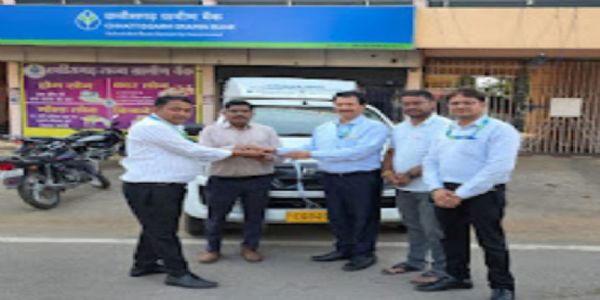 नाबार्ड द्वारा छत्तीसगढ़ ग्रामीण बैंक को प्रदान किया गया वित्तीय साक्षरता वैन