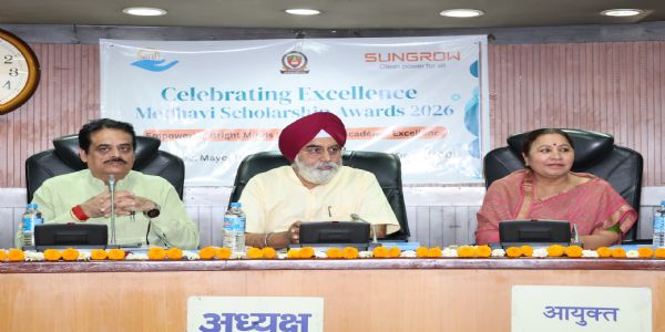 महापौर ने 500 छात्रों को प्रदान की 1000 रुपये छात्रवृति, एमसीडी के वेब ऐप का किया शुभारंभ
