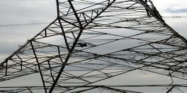 औरैया में पारिवारिक विवाद से परेशान युवक टावर पर चढ़ा , छह घंटे बाद उतरा