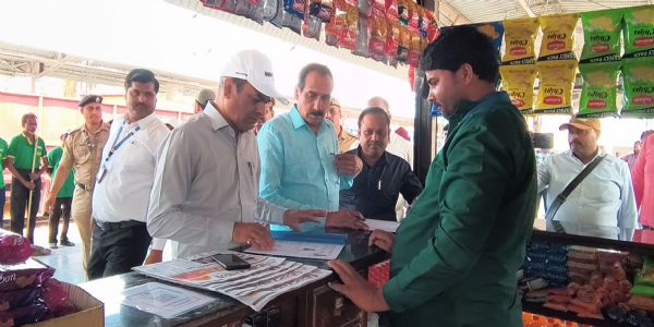 डीआरएम ने अमृत भारत स्टेशन महोबा का किया निरीक्षण, खामियां मिलने पर लगाई फटकार