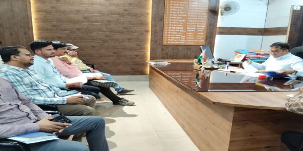 निगम कमिश्नर बृजेश सिंह क्षत्रिय ने निगम पीडब्ल्यूडी विभाग की ली समीक्षा बैठक