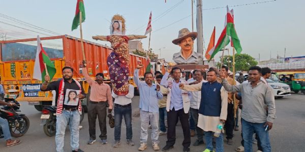 आदिवासी संगठनों ने फूंका निशा उरांव का पुतला