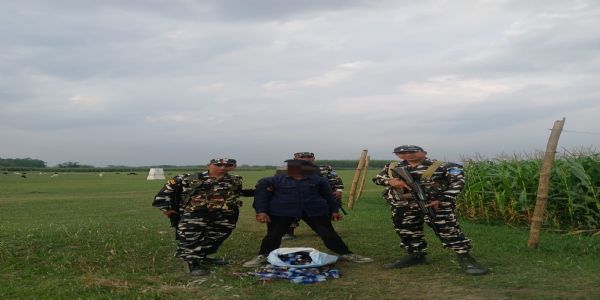 एसएसबी बीरपुर सीमा चौकी ने करीब 20 लीटर नेपाली शराब के साथ एक को किया गिरफ्तार