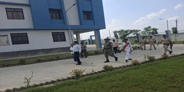 कौशलीपट्टी आवासीय +2 विद्यालय का डीएम सावन कुमार ने किया निरीक्षण