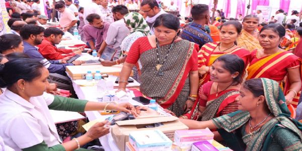 स्वास्थ्य शिविर में 250 से अधिक लोगों ने करायी स्वास्थ्य जांच, 10 ने किया रक्तदान