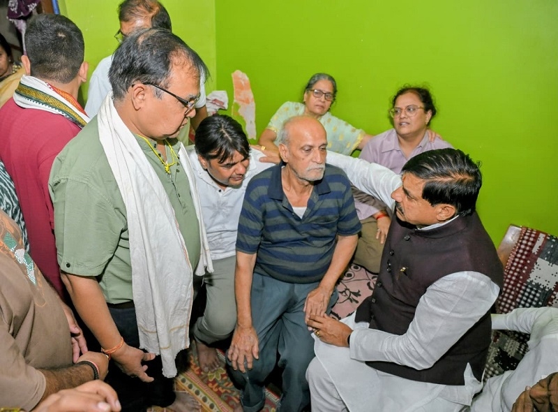 क्रूज हादसे के पीड़ितों से मिले मुख्यमंत्री