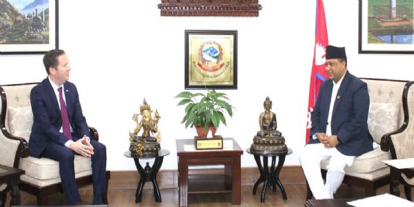 नेपाल के विदेश मंत्री से मुलाकात करते अमेरिकी दूत