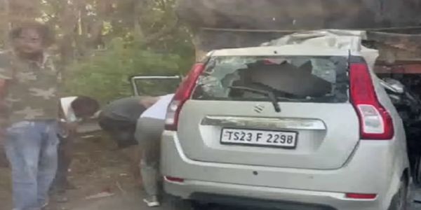 हैदराबाद में भीषण सड़क हादसा एक ही परिवार के छह लोग मरे